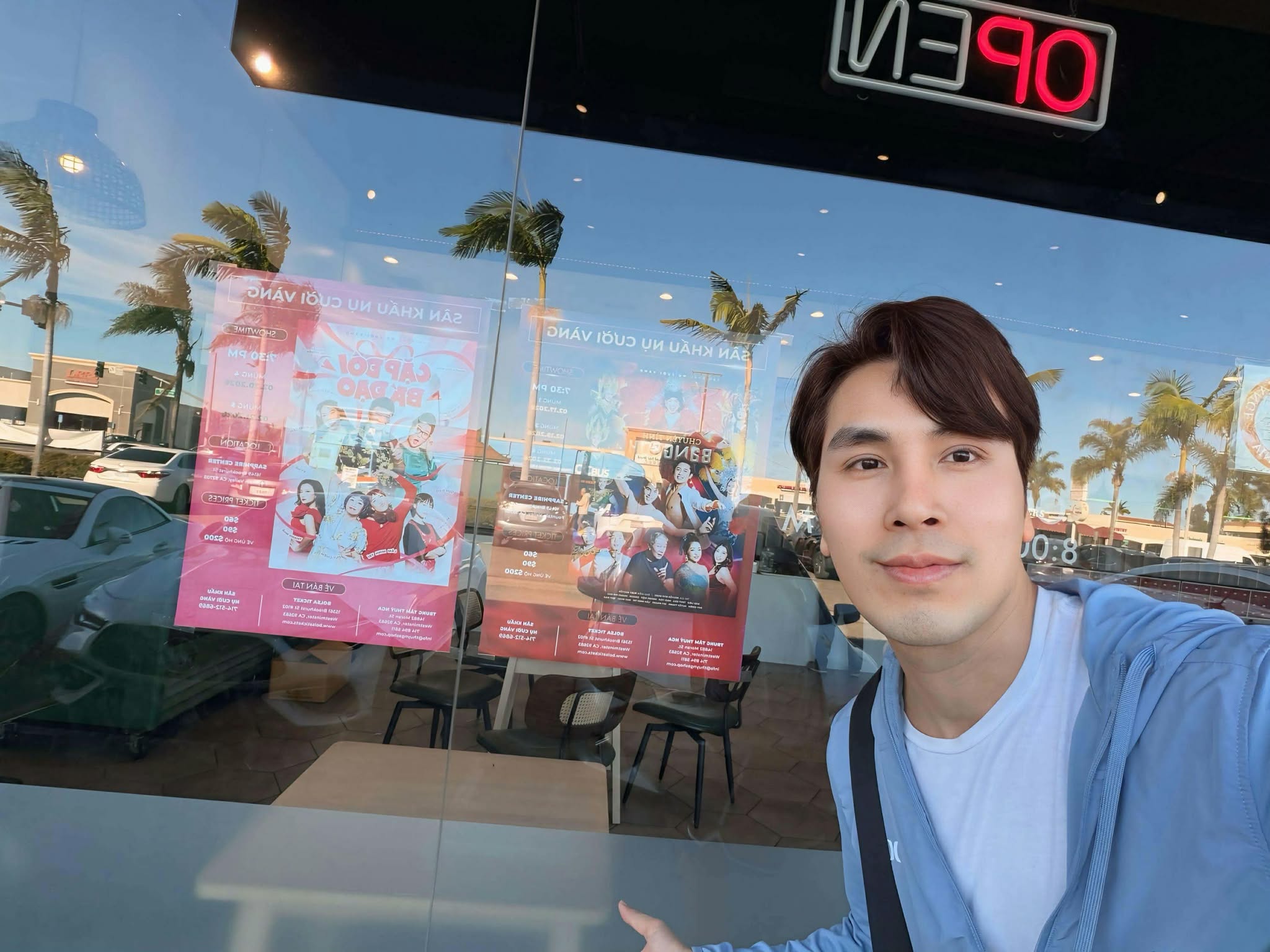 Người Việt tại Mỹ xôn xao khi bắt gặp Nam vương Hoàng Phi Kha đi dán poster