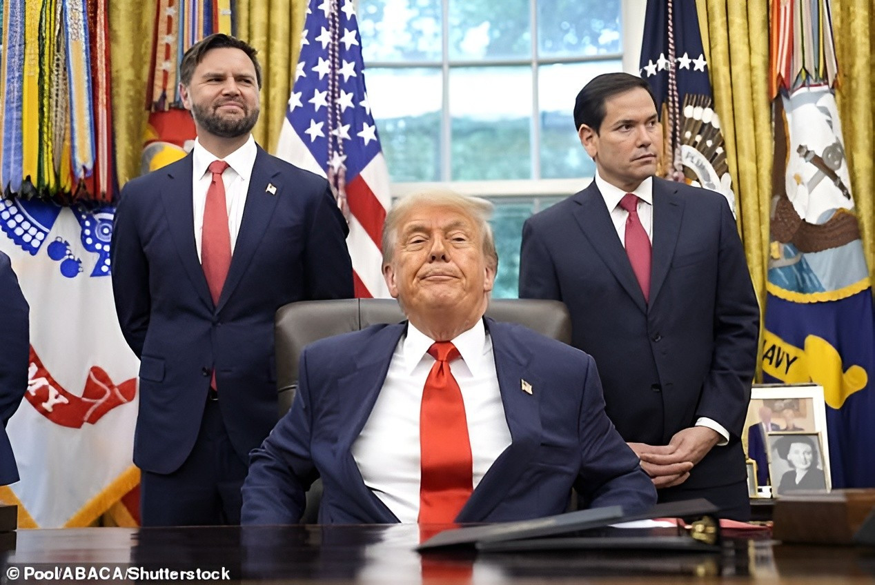 Ông Rubio đi giày không vừa chân