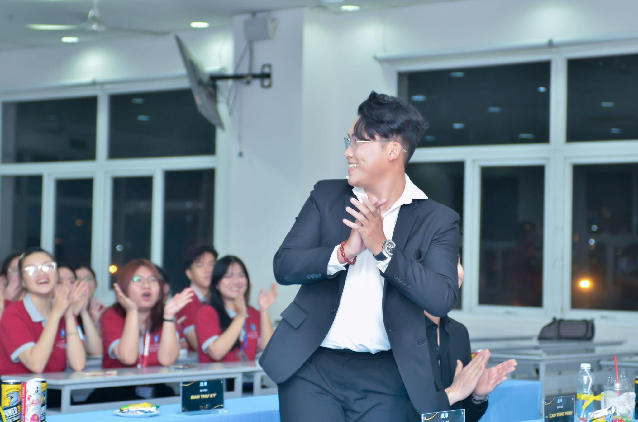 Quý quân The Mic MC Phước Đạt lan tỏa tinh thần học hỏi cùng “Nhà” OUMC
