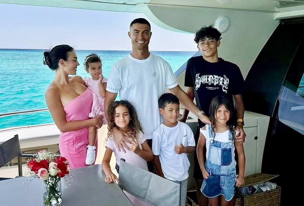 Ronaldo tận hưởng khoảng thời gian bên gia đình