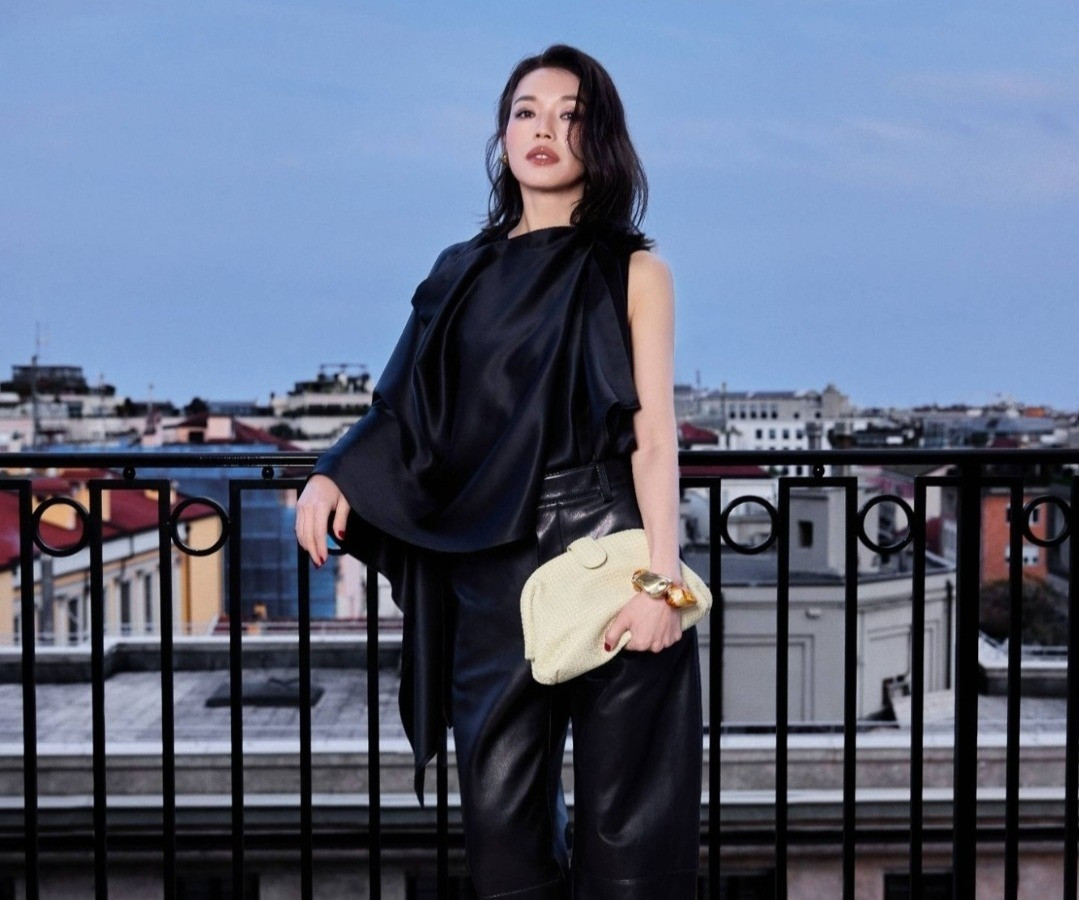 Thư Kỳ xuất hiện nổi bật tại sự kiện.