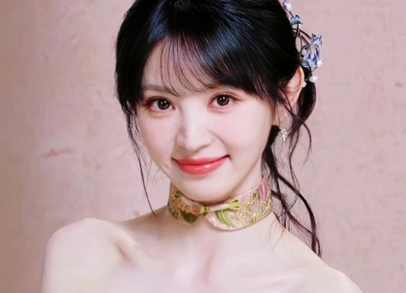 Trang phục gợi cảm của nữ diễn viên được cho là nguyên nhân dẫn đến sự cố