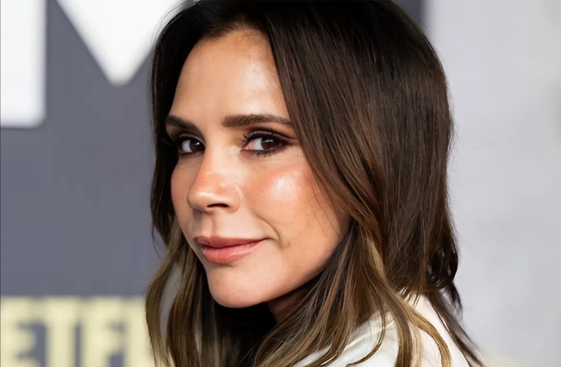 Victoria Beckham dẫn dắt khán giả tìm hiểu về câu chuyện đời mình.