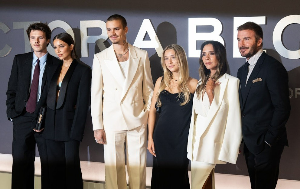 Vợ chồng Brooklyn không đến dự buổi ra mắt phim tài liệu Victoria Beckham