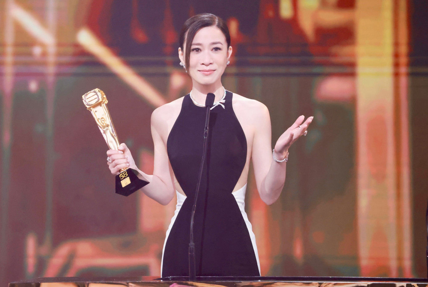 Xa Thi Mạn giúp đài TVB chuyển lỗ thành lãi sau 7 năm