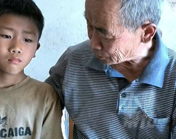 Zichen và ông nội - người thân duy nhất còn lại bên em