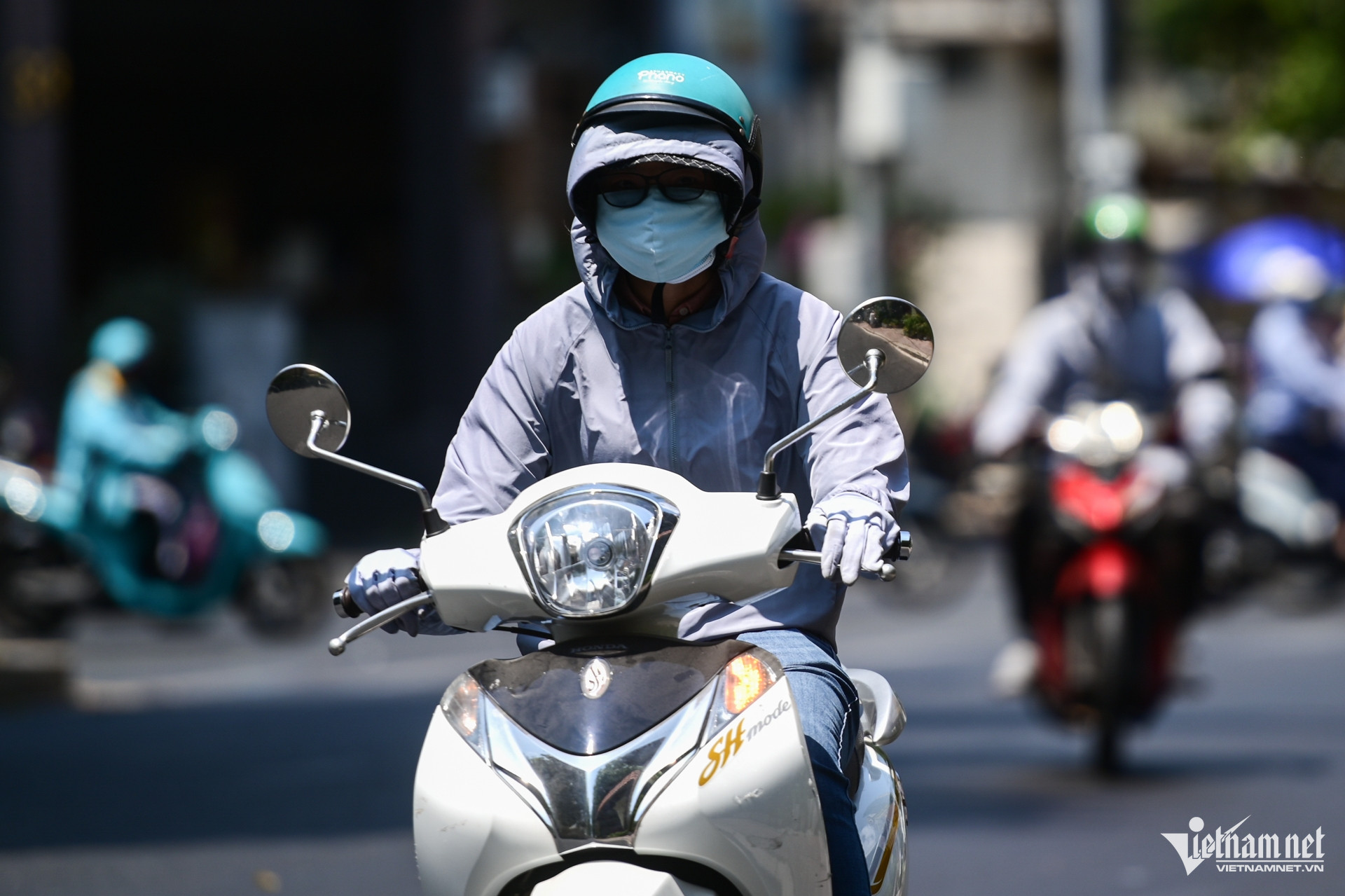 Đồng bằng Bắc Bộ và Trung Bộ nắng nóng gay gắt.
