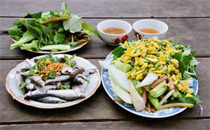 Ăn cá, rau củ nhiều màu sắc có lợi cho sức khỏe não bộ của người trung niên