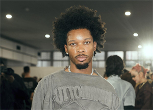 Ca sĩ D4vd bị bắt tam giam.