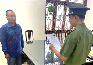 Chiếm đoạt rồi bỏ trốn khỏi địa phương