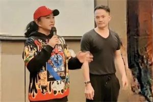Cổ Kha thường xuyên livestream nói về Lưu Hiểu Khánh.