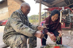 Cụ ông tỏ tình trong tiệc mừng thọ 80 tuổi