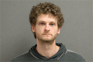 Diễn viên Ethan Jamieson tấn công 3 người