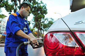 Giá xăng dầu trong nước hạ nhanh