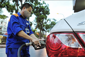 Giá xăng dầu đồng loạt giảm mạnh.