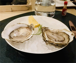 Hàu là món hải sản được nhiều người ưa thích.