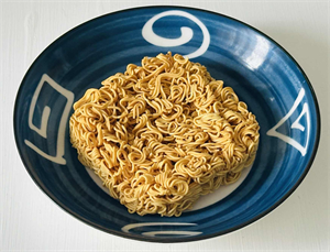 Mì ăn liền tiện dụng nhưng không phải món có lợi cho sức khỏe.