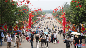 Miền Bắc mưa giông ở phía Tây, Nam Bộ nắng nóng