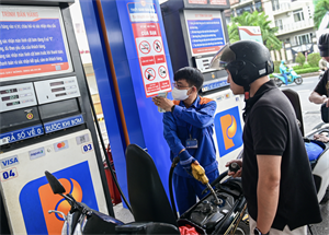 Nhập khẩu xăng dầu các loại tiếp tục tăng đột biến