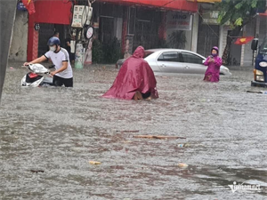 Nhiều tuyến đường tại TP Hải Phòng ngập sâu,