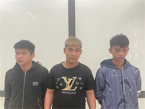 Nhóm đối tượng tấn công người đi đường tại cơ quan điều tra