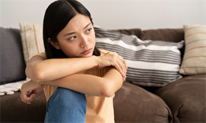 Tôi khó xử khi hai bên bố mẹ mâu thuẫn