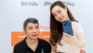 Vợ chồng NSND Công Lý check-in 'Táo' mới tại Di Động Việt