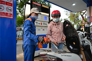 Xăng hạ gần 10.000 đồng/lít, dầu diesel đã giảm mạnh 17.562 đồng/lít
