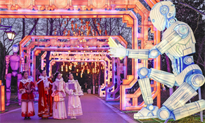 Đèn lồng robot hình người tại một lễ hội ở Hợp Phì, tỉnh An Huy, miền Đông Trung Quốc