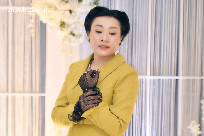 CEO Lê Phạm diện model xưa gây ấn tượng trên thảm đỏ-1