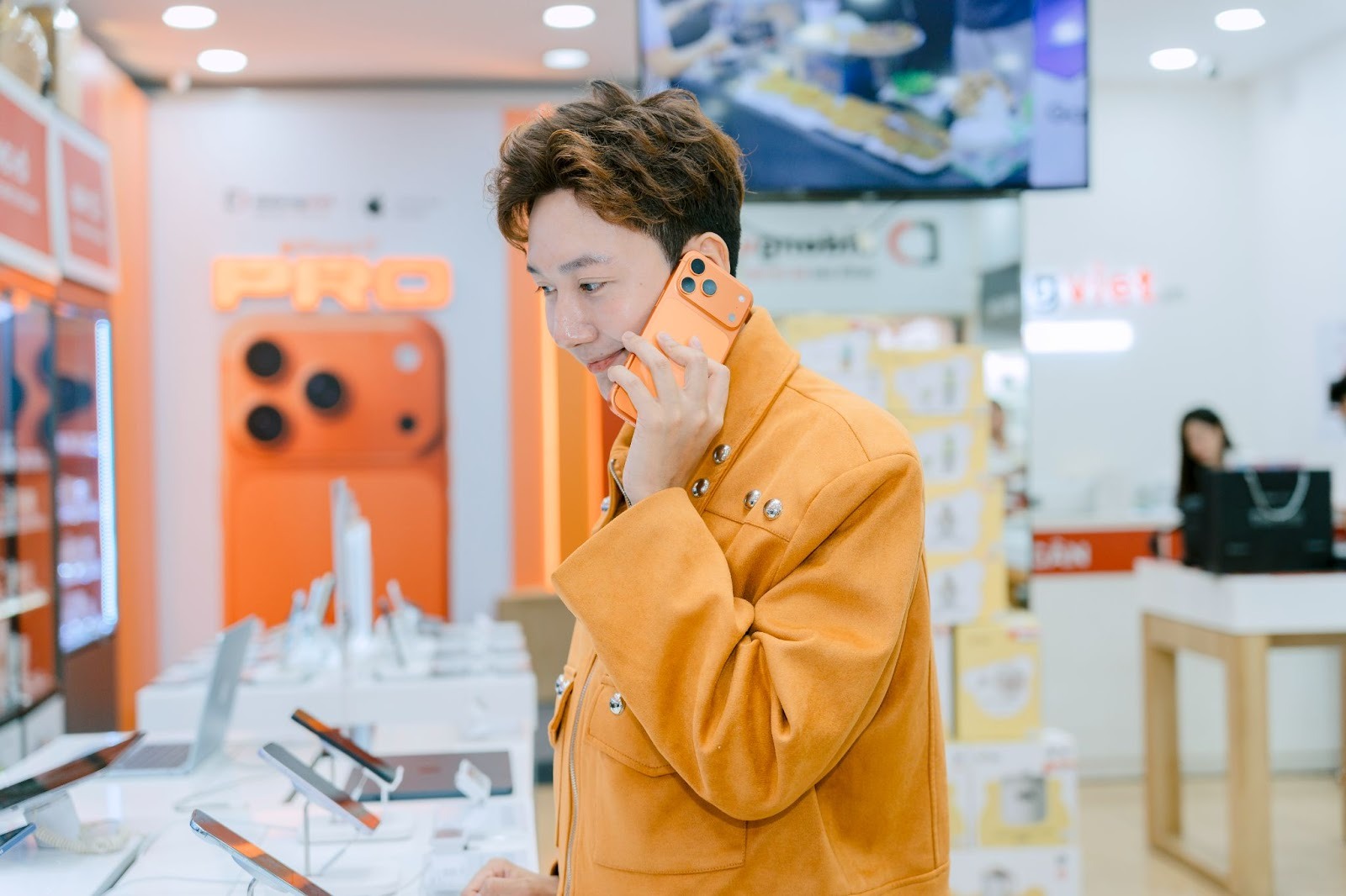 Di Động Việt quy tụ dàn TikToker đình đám mê trade-in iPhone 17 Pro Max-1