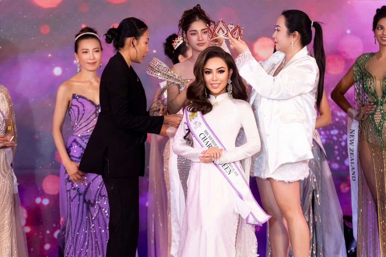 Hoa hậu Vân Phạm xem đăng quang không là đích đến mà là sự khởi đầu.-1