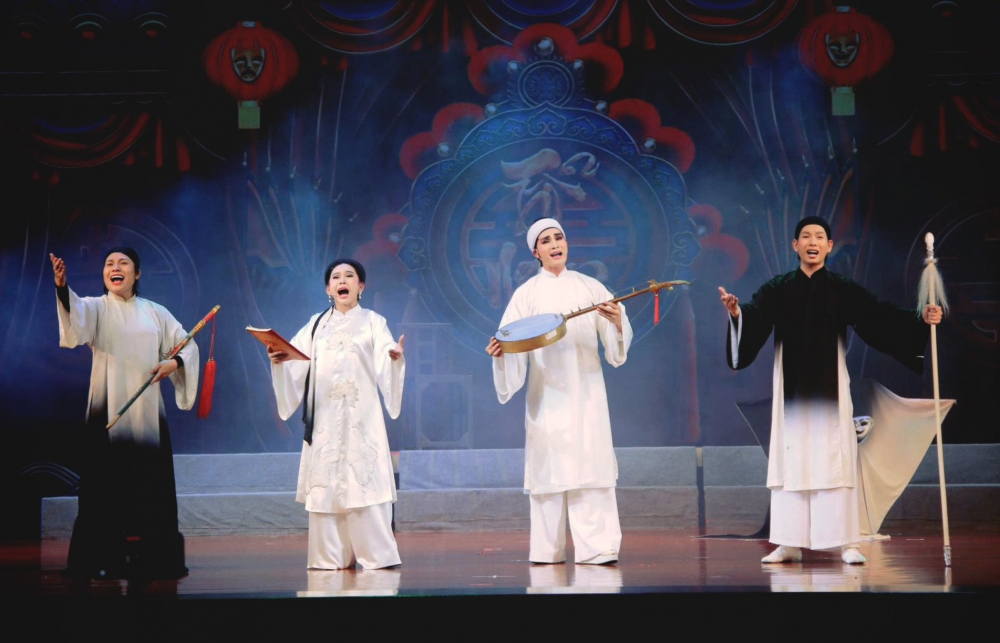 Lần đầu Bình Tinh nhận 4 HCV quốc tế dành cho cải lương-2