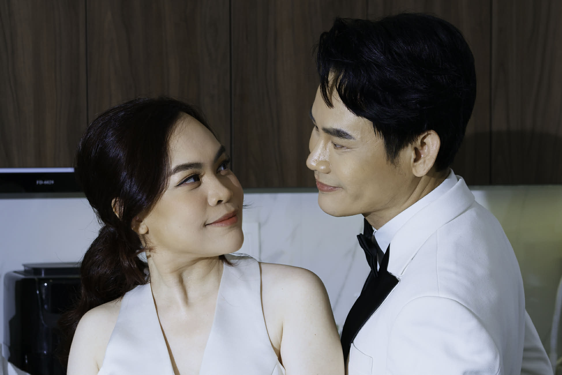 MC Hồng Phúc dành món quà đặc biệt kỉ niệm 27 năm ngày cưới-1