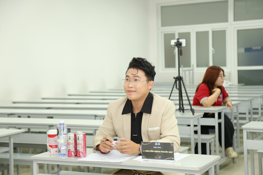 MC Phước Đạt ngồi ghế nóng Người dẫn chương trình tài năng - THE MIC 2026-2