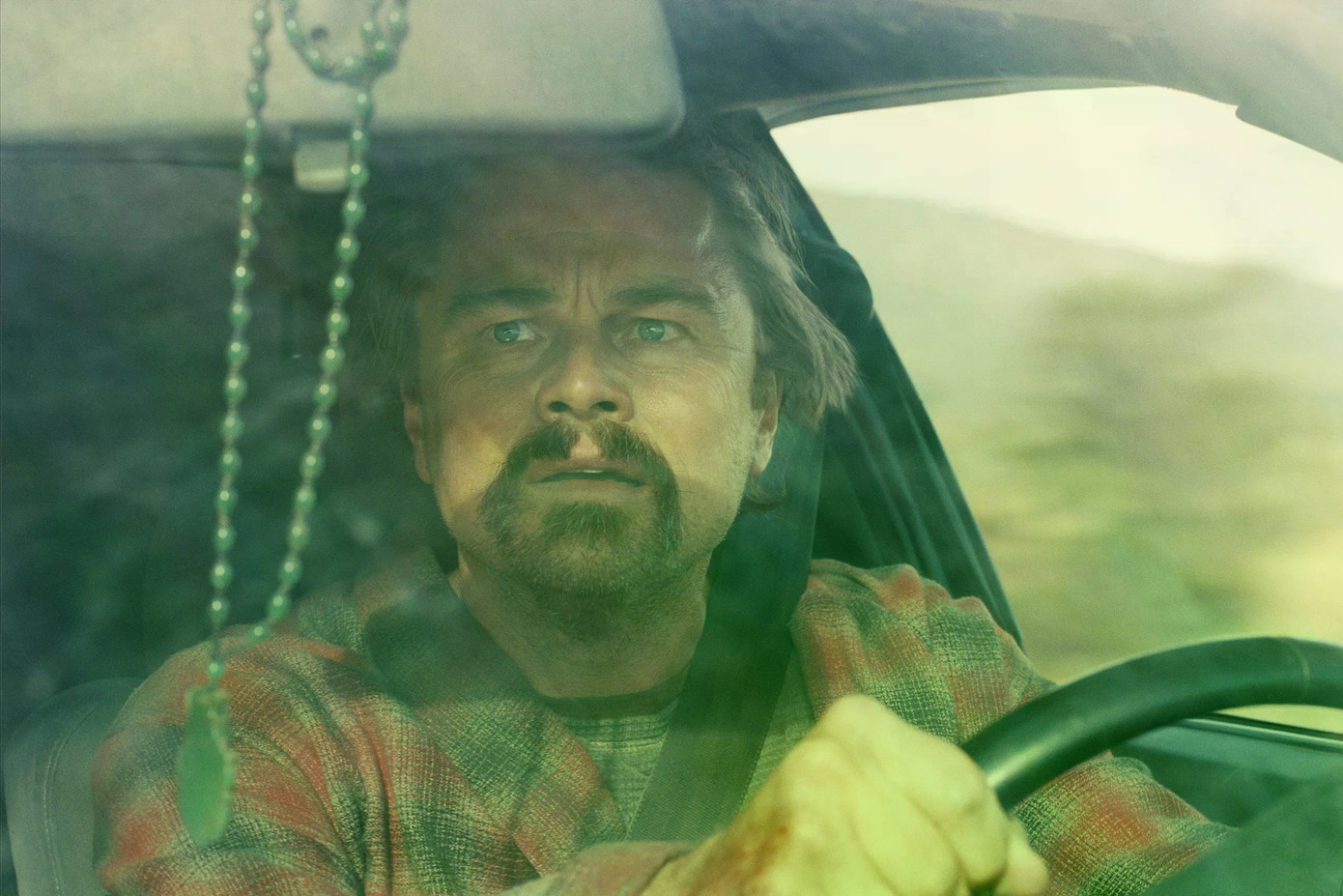 Mưa đỏ của Việt Nam cạnh tranh với hơn 80 đối thủ.-1