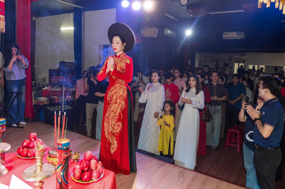 NSND Trịnh Kim Chi dành trọn 400 triệu cúng Tổ giúp bà con vùng lũng-1