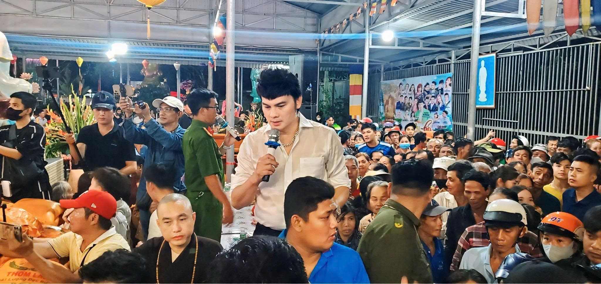 NSƯT Kim Tiểu Long, nghệ sĩ Bình Tinh làm từ thiện-2