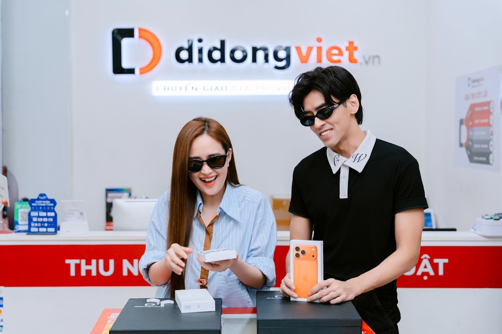 Trịnh Thăng Bình, Lưu Thiên Hương mê iPhone 17 Pro Max màu cam-2