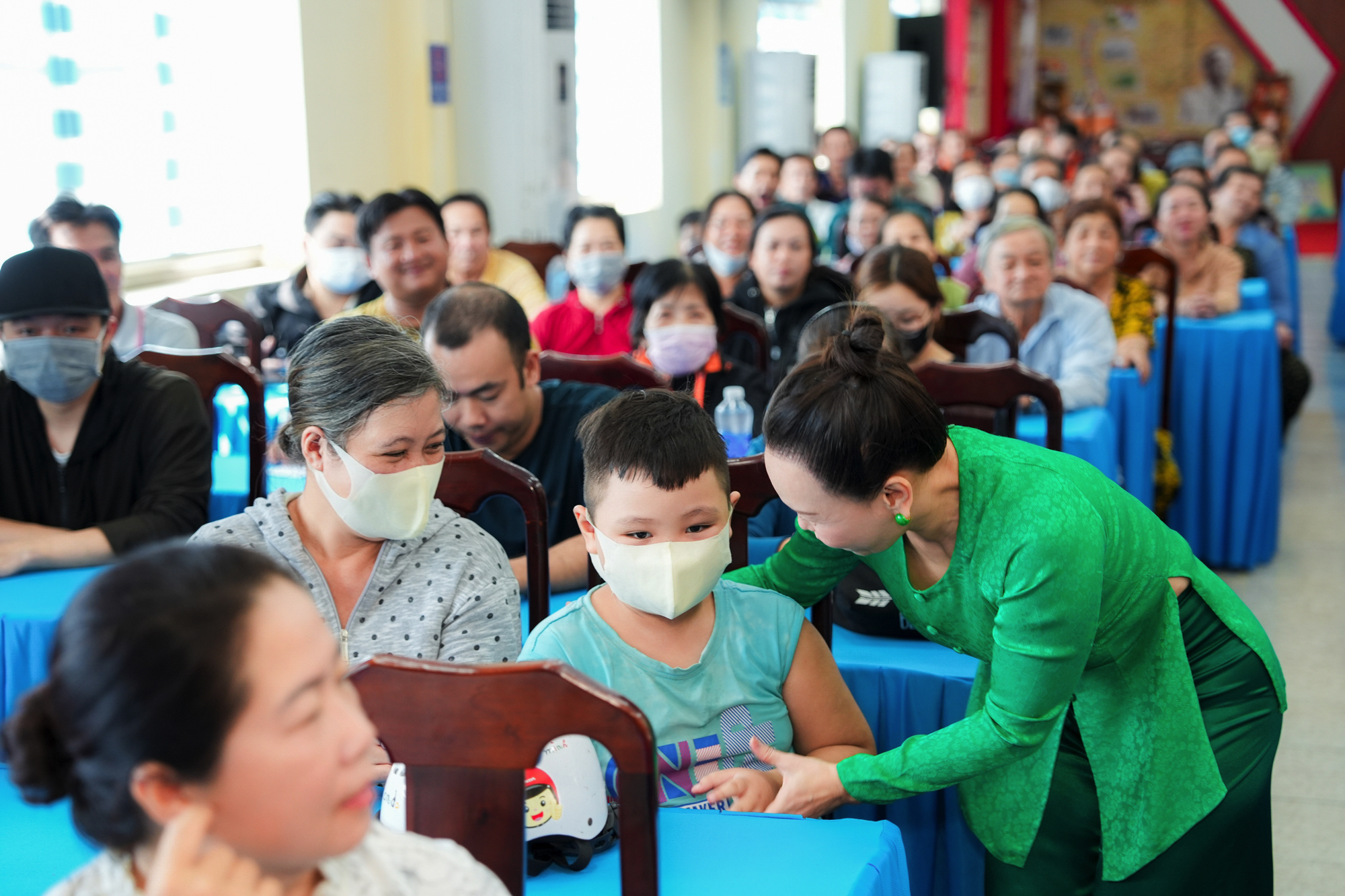 Việt Hương - Hoài Phương cùng làm việc thiện mùa Vu Lan-2