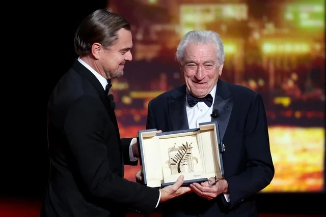 Robert De Niro nhận Cành cọ vàng danh dự tại Liên hoan phim Cannes 2025 Ảnh: AFP