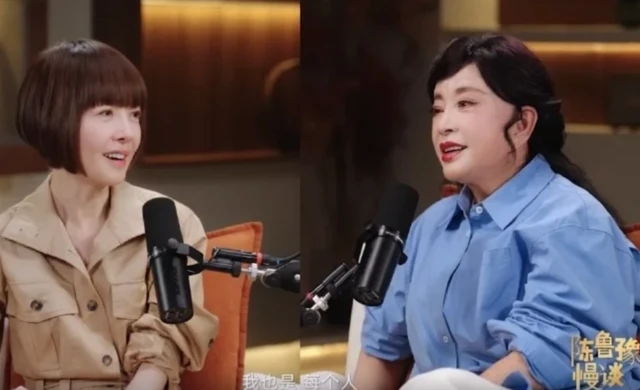 Lưu Hiểu Khánh (phải) xuất hiện trong chương trình Slow talk vào tháng 5.2026 ẢNH: CHỤP MÀN HÌNH