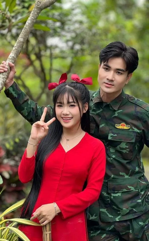 Ca sĩ Cao Sĩ Hùng và ca sĩ Dương Ái Vy