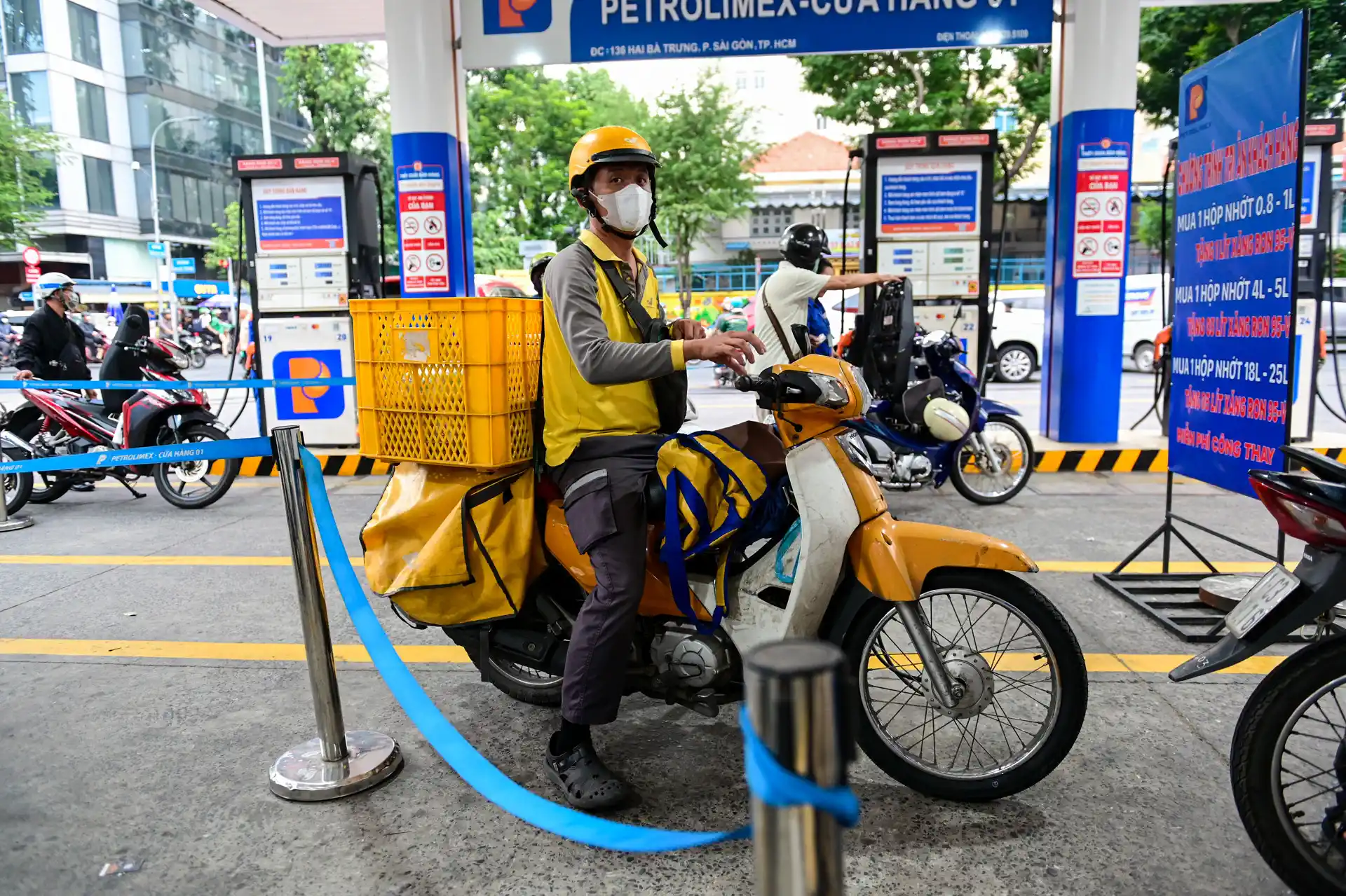 Giá xăng dầu giảm tiếp