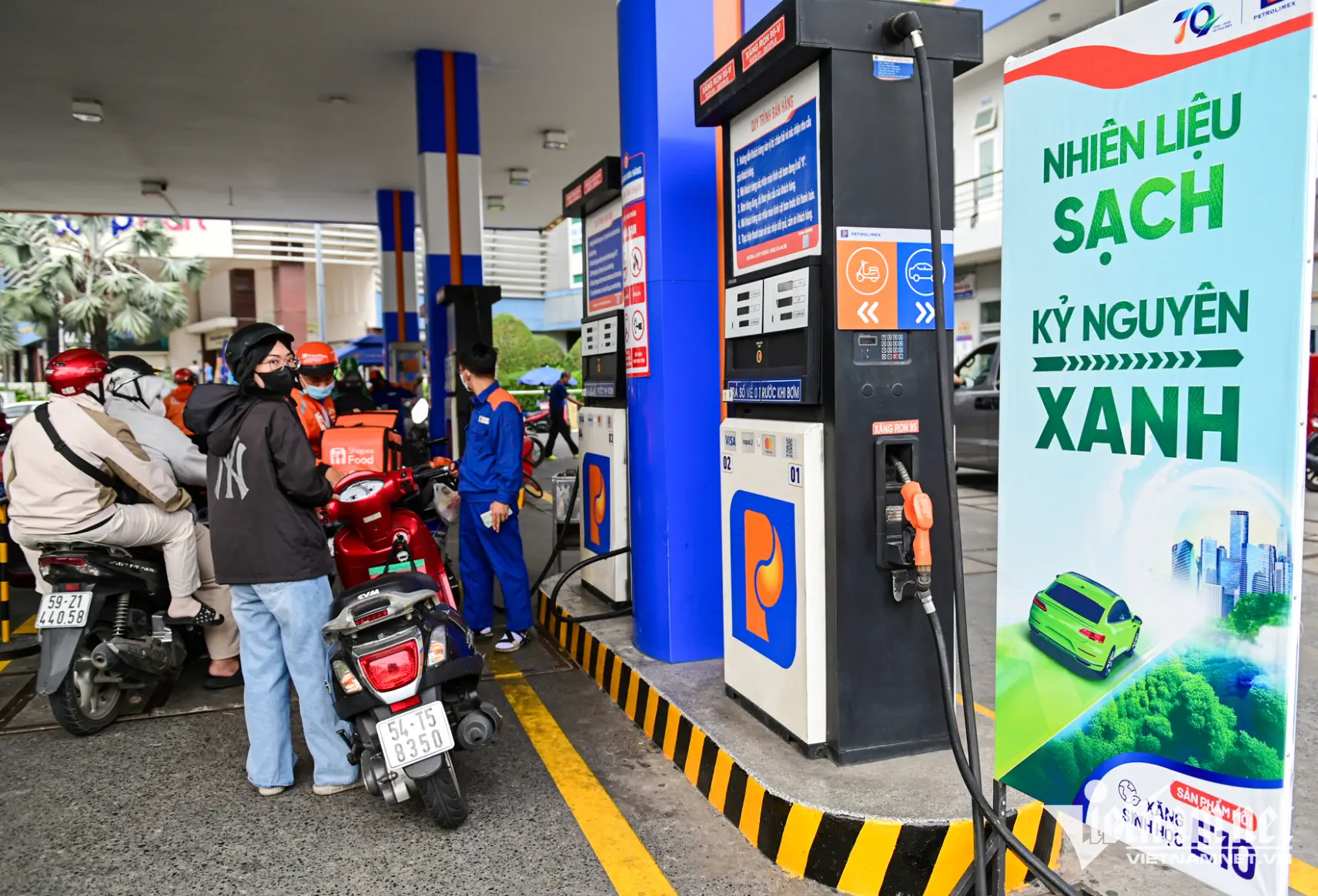 Giá xăng dầu trong nước chờ điều chỉnh,Thế giới giảm sâu