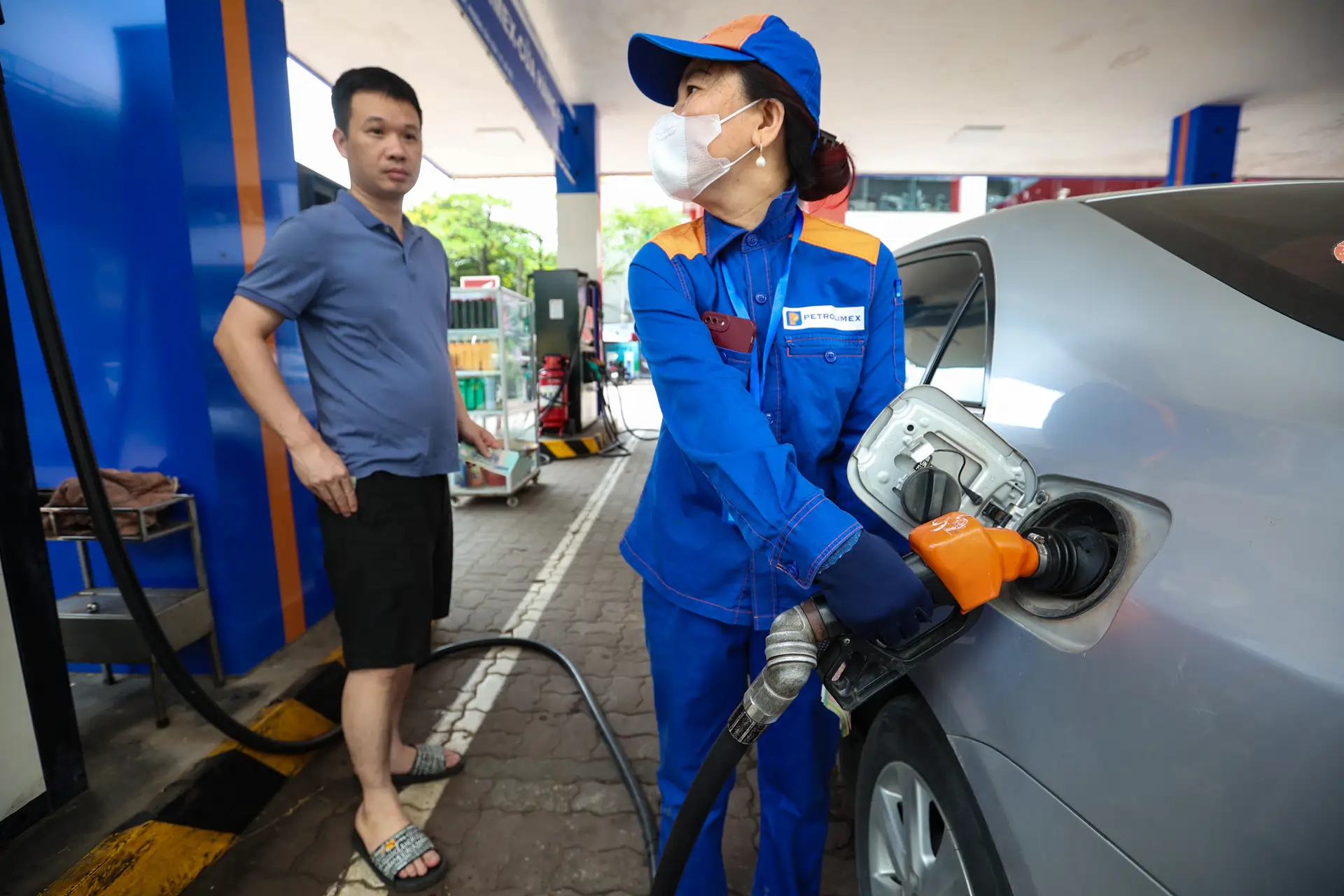 Giá xăng dầu trong nước đồng loạt giảm