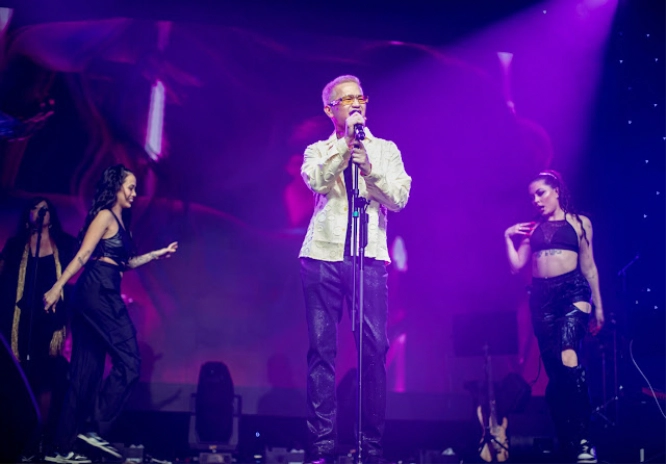 Lex Nguyễn hinh phục hơn 1000 khán giả tại New Beginnings Concert ở Orange County.