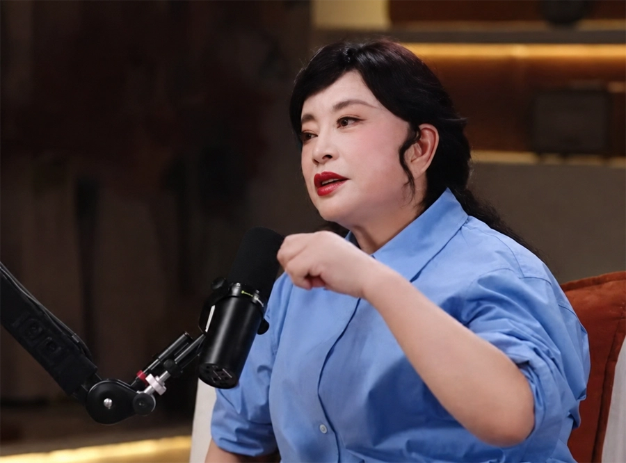 Lưu Hiểu Khánh trong trong chương trình trò chuyện