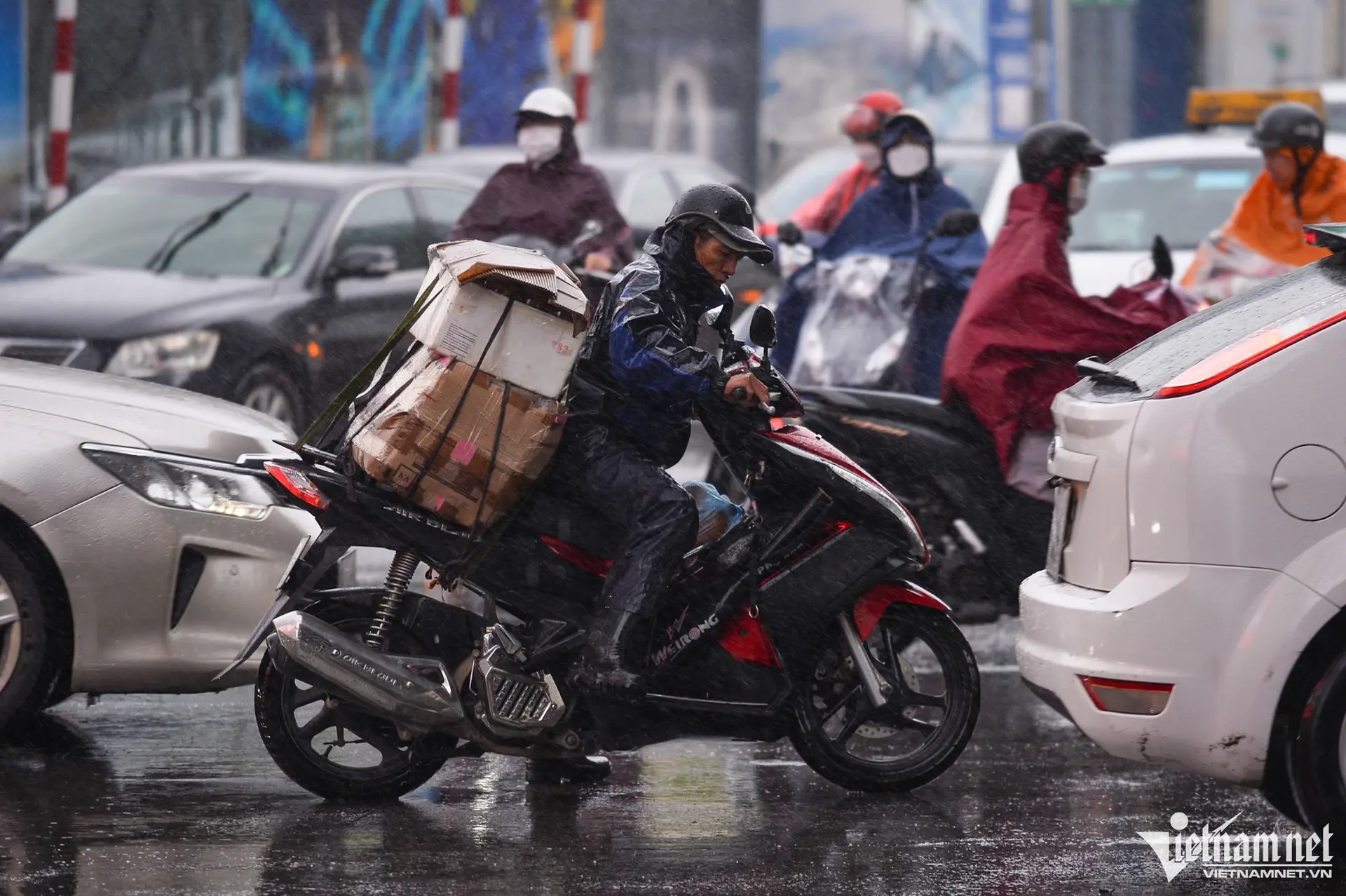 Miền Bắc tiếp tục mưa giông ở nhiều nơi.