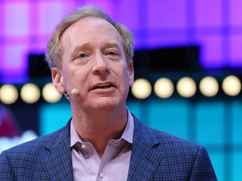 Chủ tịch Microsoft Brad Smith cảnh báo AI có thể trở thành vũ khí nguy hiểm